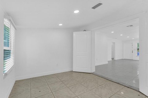 Villa ou maison à louer à Hollywood, Floride: 3 chambres, 120.03 m2 № 2192849 - photo 24