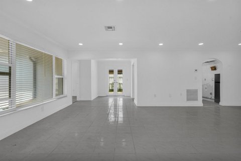 Villa ou maison à louer à Hollywood, Floride: 3 chambres, 120.03 m2 № 2192849 - photo 4