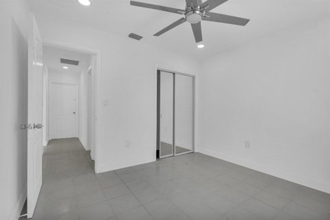 Villa ou maison à louer à Hollywood, Floride: 3 chambres, 120.03 m2 № 2192849 - photo 17