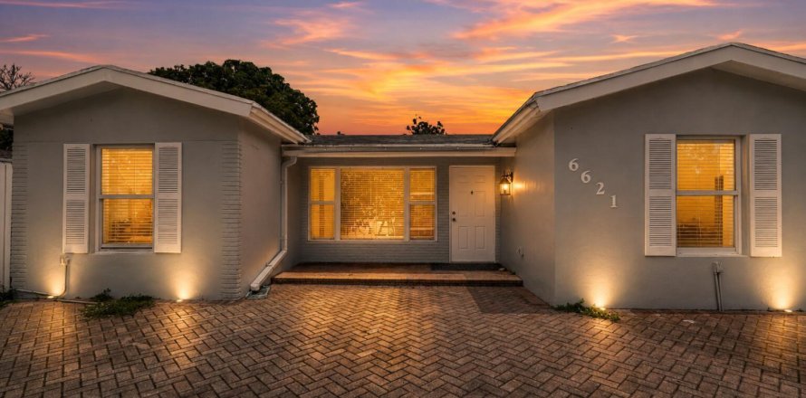 Villa ou maison à Hollywood, Floride 3 chambres, 120.03 m2 № 2192849