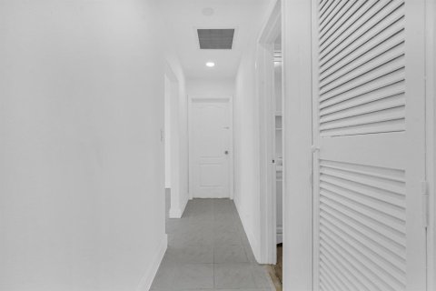 Villa ou maison à louer à Hollywood, Floride: 3 chambres, 120.03 m2 № 2192849 - photo 19