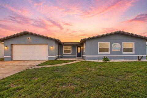 House in Merrit Island, Florida 4 bedrooms, 125.6 sq.m. № 2283914