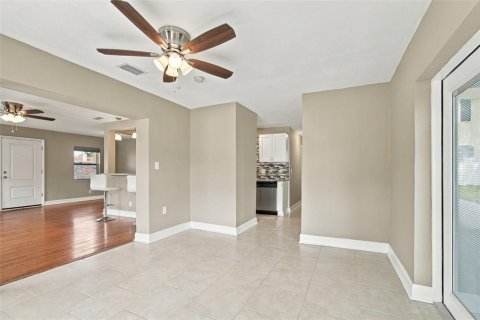 Villa ou maison à vendre à Seminole, Floride: 3 chambres, 146.51 m2 № 2406662 - photo 15