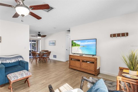 Casa en venta en Port Charlotte, Florida, 3 dormitorios, 118.36 m2 № 1898584 - foto 10