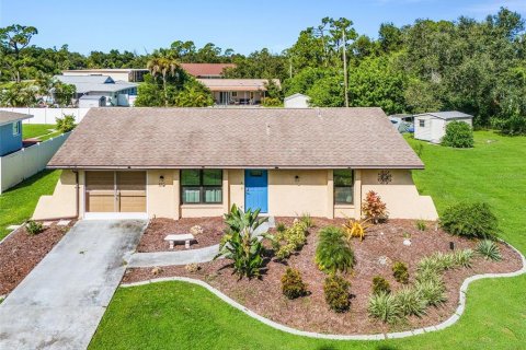 Casa en venta en Port Charlotte, Florida, 3 dormitorios, 118.36 m2 № 1898584 - foto 1