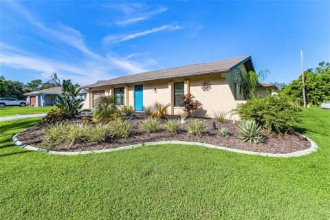 Casa en venta en Port Charlotte, Florida, 3 dormitorios, 118.36 m2 № 1898584 - foto 2