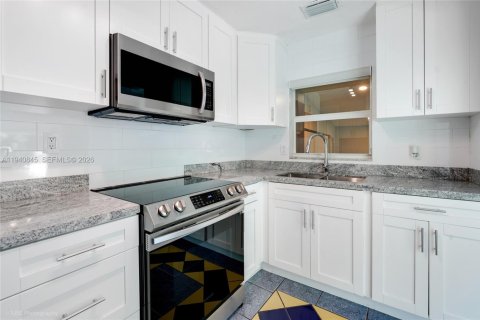 Villa ou maison à vendre à Miami, Floride: 2 chambres, 112.97 m2 № 1998418 - photo 20