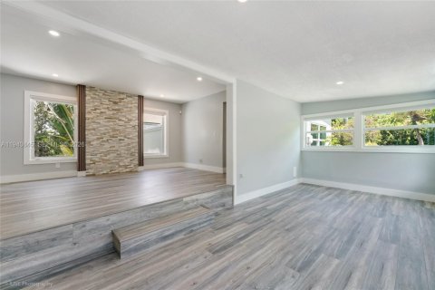Villa ou maison à vendre à Miami, Floride: 2 chambres, 112.97 m2 № 1998418 - photo 11
