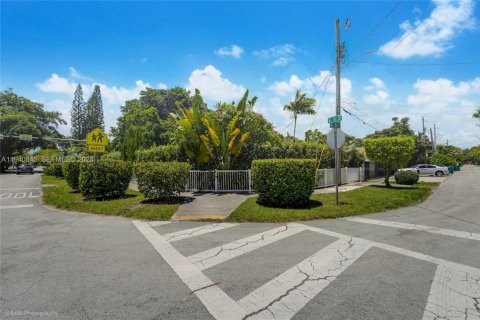 Villa ou maison à vendre à Miami, Floride: 2 chambres, 112.97 m2 № 1998418 - photo 27