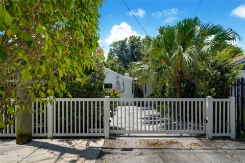 Villa ou maison à vendre à Miami, Floride: 2 chambres, 112.97 m2 № 1998418 - photo 24