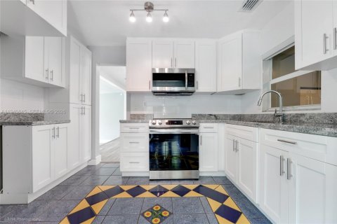 Villa ou maison à vendre à Miami, Floride: 2 chambres, 112.97 m2 № 1998418 - photo 19