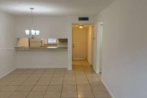 Copropriété à louer à Miramar, Floride: 2 chambres, 77.29 m2 № 1955373 - photo 4