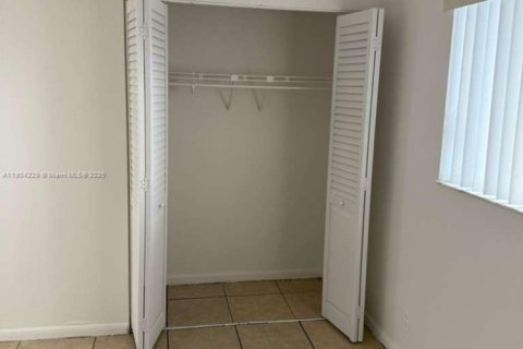 Copropriété à louer à Miramar, Floride: 2 chambres, 77.29 m2 № 1955373 - photo 6