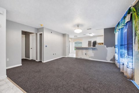 Villa ou maison à vendre à Haines City, Floride: 4 chambres, 161.65 m2 № 2416452 - photo 8