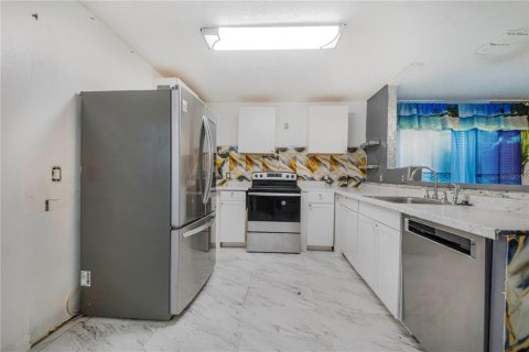 Villa ou maison à vendre à Haines City, Floride: 4 chambres, 161.65 m2 № 2416452 - photo 10