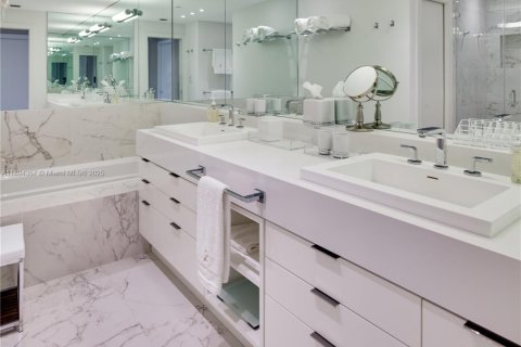 Copropriété à louer à Miami Beach, Floride: 3 chambres, 190.36 m2 № 2169852 - photo 10