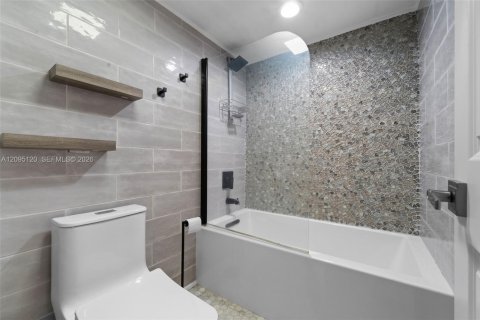 Condo in Boca Raton, Florida, 3 bedrooms  № 2384707 - photo 16