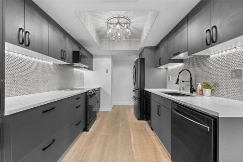 Condo in Boca Raton, Florida, 3 bedrooms  № 2384707 - photo 10