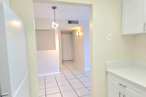 Copropriété à louer à Deerfield Beach, Floride: 2 chambres, 102.19 m2 № 2295709 - photo 3
