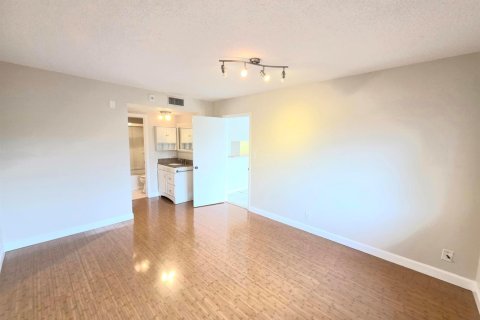 Copropriété à louer à Deerfield Beach, Floride: 2 chambres, 102.19 m2 № 2295709 - photo 9
