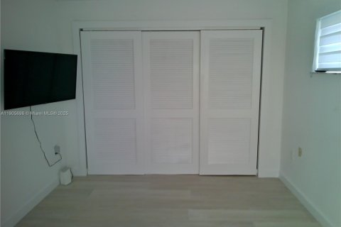 Touwnhouse à vendre à Miami, Floride: 2 chambres, 89.19 m2 № 1963741 - photo 8