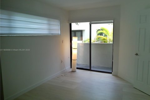 Touwnhouse à vendre à Miami, Floride: 2 chambres, 89.19 m2 № 1963741 - photo 7