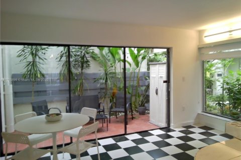 Touwnhouse à vendre à Miami, Floride: 2 chambres, 89.19 m2 № 1963741 - photo 3