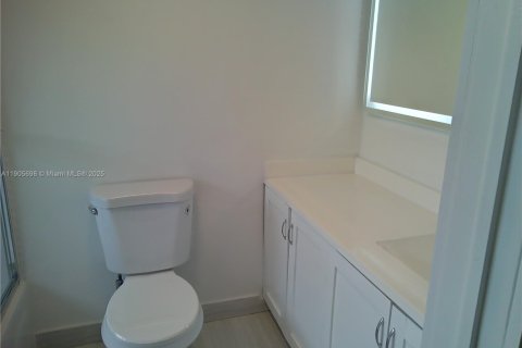 Touwnhouse à vendre à Miami, Floride: 2 chambres, 89.19 m2 № 1963741 - photo 12