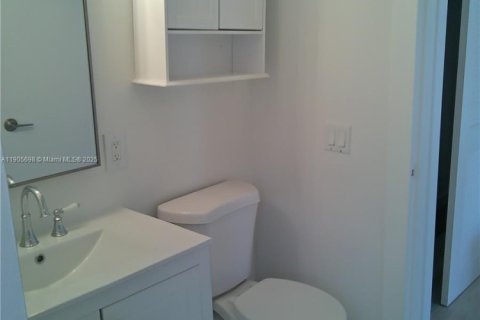 Touwnhouse à vendre à Miami, Floride: 2 chambres, 89.19 m2 № 1963741 - photo 15