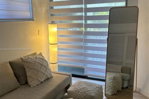 Touwnhouse à vendre à Miami, Floride: 2 chambres, 89.19 m2 № 1963741 - photo 9