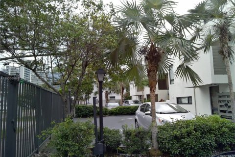 Touwnhouse à vendre à Miami, Floride: 2 chambres, 89.19 m2 № 1963741 - photo 23