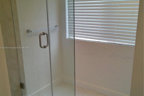 Touwnhouse à vendre à Miami, Floride: 2 chambres, 89.19 m2 № 1963741 - photo 16