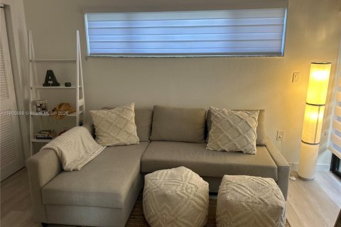 Touwnhouse à vendre à Miami, Floride: 2 chambres, 89.19 m2 № 1963741 - photo 10