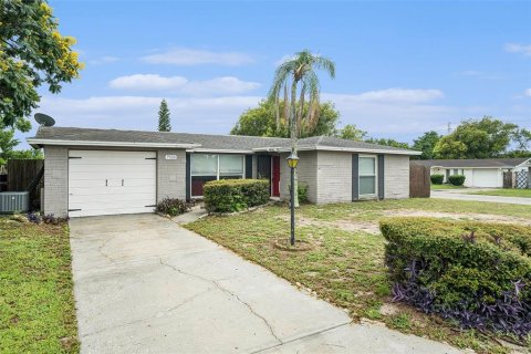 House in Port Richey, Florida 2 bedrooms, 116.22 sq.m. № 1824022 - photo 3