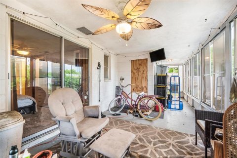 House in Port Richey, Florida 2 bedrooms, 116.22 sq.m. № 1824022 - photo 17