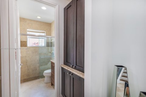 House in Boynton Beach, Florida 6 bedrooms, 300.07 sq.m. № 1929840 - photo 17