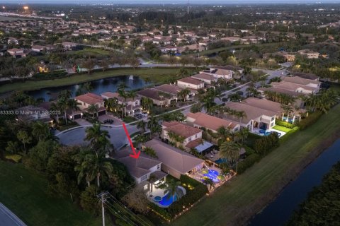 House in Boynton Beach, Florida 6 bedrooms, 300.07 sq.m. № 1929840 - photo 2