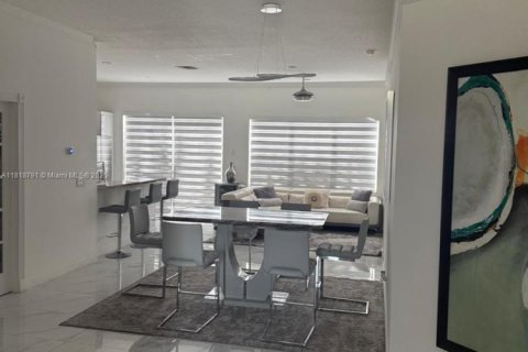 House in Miramar, Florida 3 bedrooms, 159.51 sq.m. № 1777630 - photo 16