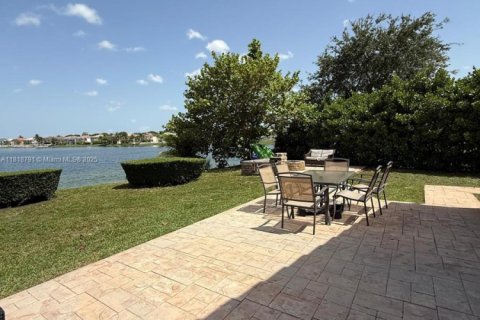 House in Miramar, Florida 3 bedrooms, 159.51 sq.m. № 1777630 - photo 26
