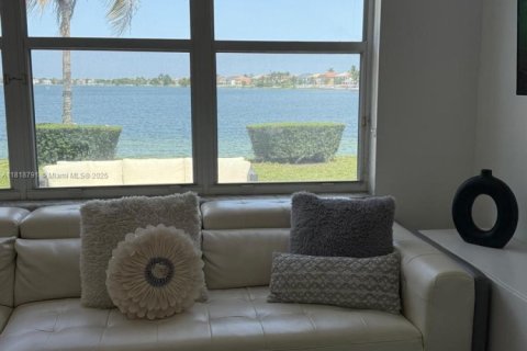 House in Miramar, Florida 3 bedrooms, 159.51 sq.m. № 1777630 - photo 17