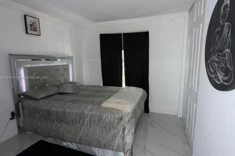 House in Miramar, Florida 3 bedrooms, 159.51 sq.m. № 1777630 - photo 9