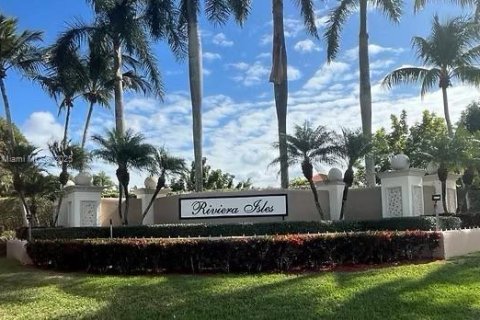 House in Miramar, Florida 3 bedrooms, 159.51 sq.m. № 1777630 - photo 29