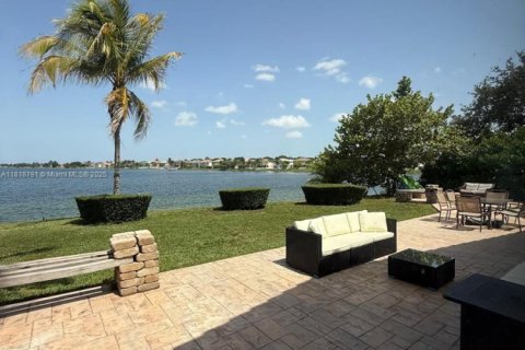 House in Miramar, Florida 3 bedrooms, 159.51 sq.m. № 1777630 - photo 20
