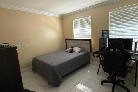 House in Miramar, Florida 3 bedrooms, 159.51 sq.m. № 1777630 - photo 11