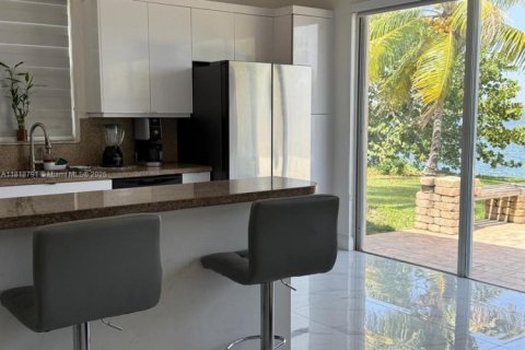 House in Miramar, Florida 3 bedrooms, 159.51 sq.m. № 1777630 - photo 5