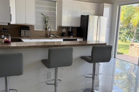 House in Miramar, Florida 3 bedrooms, 159.51 sq.m. № 1777630 - photo 6