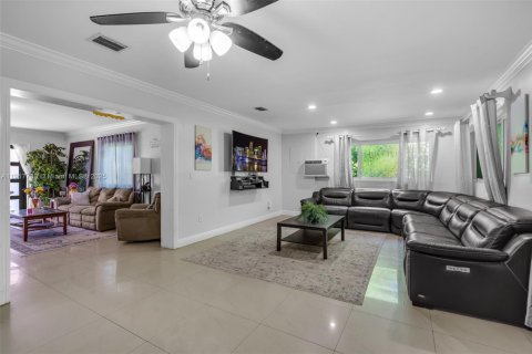 Купить виллу или дом в Майами, Флорида 6 спален, 390.47м2, № 2062104 - фото 17