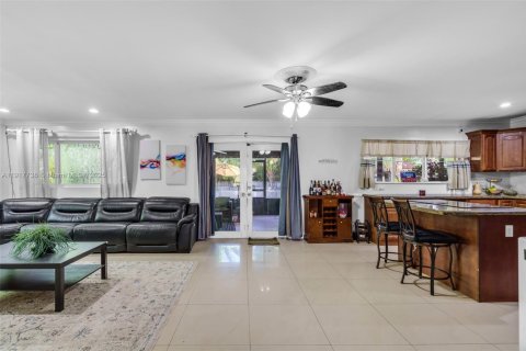 Купить виллу или дом в Майами, Флорида 6 спален, 390.47м2, № 2062104 - фото 10