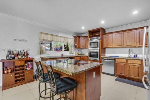 Купить виллу или дом в Майами, Флорида 6 спален, 390.47м2, № 2062104 - фото 16