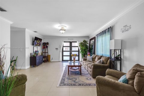 Купить виллу или дом в Майами, Флорида 6 спален, 390.47м2, № 2062104 - фото 9